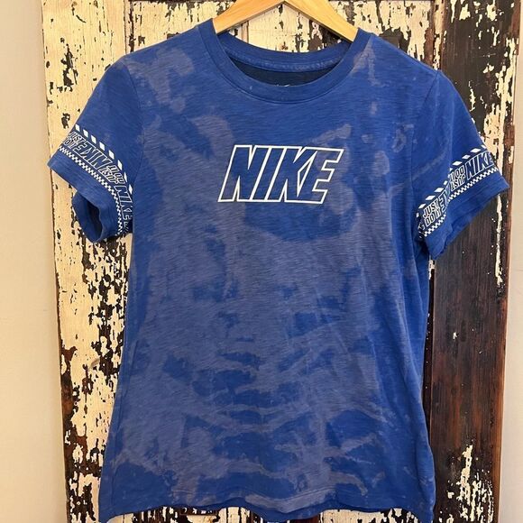 EUC customized women’s Nike dri-fit T-shirt size M. - Picture 1 of 7